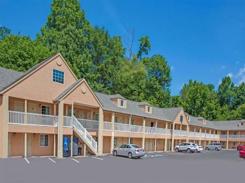 Days Inn By Wyndham Кантон Екстериор снимка