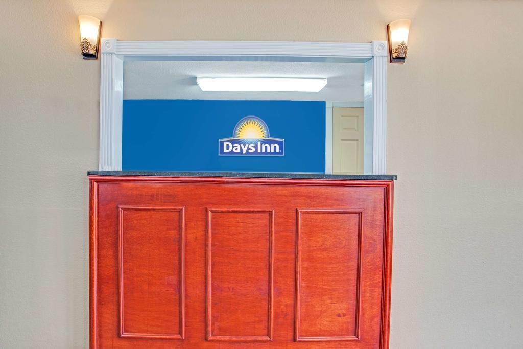 Days Inn By Wyndham Кантон Екстериор снимка