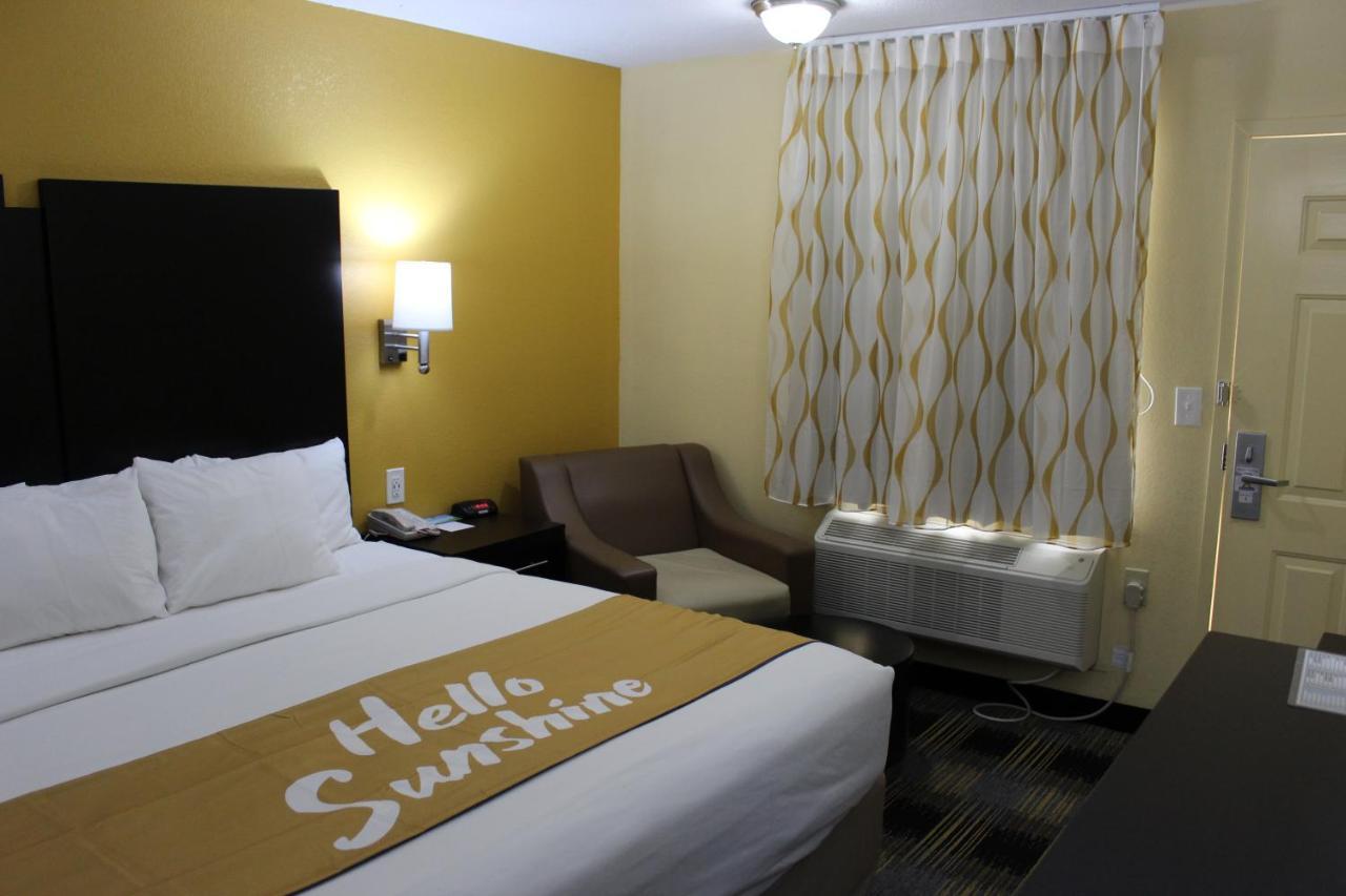Days Inn By Wyndham Кантон Екстериор снимка
